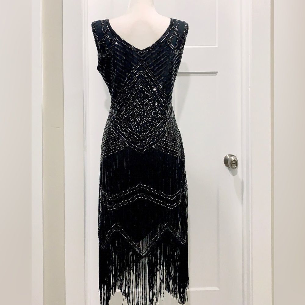 Vintage Style "Great Gatsby" Sequined Fringed Flapper. Great for Halloween - Picture 3 of 16